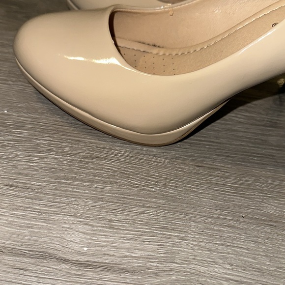 City Classified Comfort Platform Heels Patent Nude Black Cushioned Simple Pump 9 - Picture 4 of 6